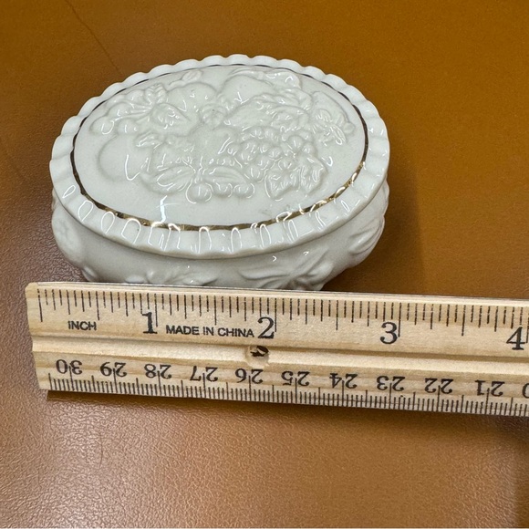 Lenox 1998 Fruit Trinket Box w/ Lid and Gold Trim Vintage - Picture 8 of 8